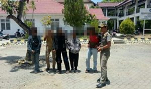 Satpol PP Bone Amankan 5 Orang Remaja Penghisap Lem Dikawasan Lapangan Merdeka