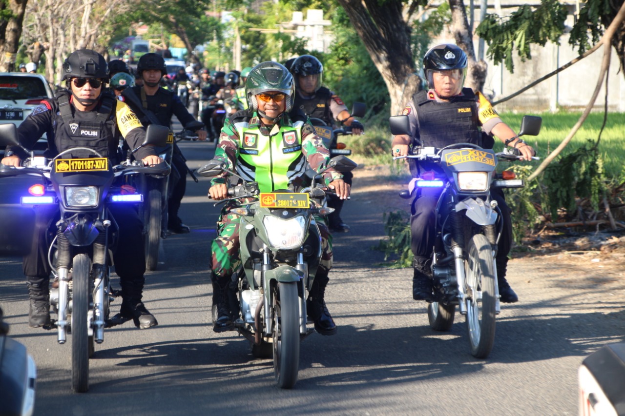 Jelang Pelantikan Presiden dan Wakil Presiden, Gabungan TNI-POLRI Gelar patroli skala besar di Wilayah Bone