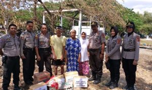 Polsek Tanete Riattang Berikan Bantuan Kepada Korban Kebakaran