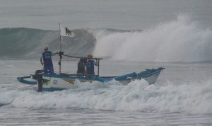 Kapal Bermuatan 10 Orang dari pulau Latondu menuju Pelabuhan Puttumbukang Hanyut Terbawa Arus