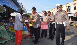 Jumat Care, Kapolres Bone Ikut Serta bagikan Sarapan Pagi Kepada Kaum Duafa