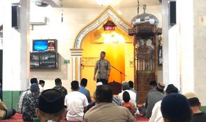 Silaturahmi dengan Jamaah, Kapolres Pelabuhan Makassar Mengajak Warga Makmurkan Masjid