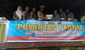 Polantas Peduli, Satlantas Polres Bone berikan sembako kepada Nenek yang hidup Sebatangkara dan Lumpuh