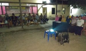 Dalang Rangka Hari Ibu ke 91, Polsek Cina Gelar Nonton Bareng Film Surga Kecil di Bondowoso