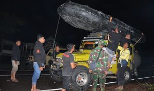 Bantu Evakuasi Korban Banjir di Soppeng, Denbekang Bone Turunkan sejumlah peralatan Evakuasi