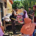 Polisi Peduli, Polsek Kajuara Bantu warga kurang mampu dan pemerikaan kesehatan gratis di Desa Massangkae