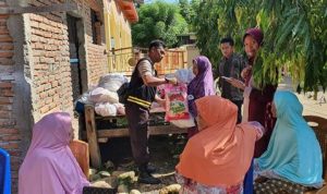 Polisi Peduli, Polsek Kajuara Bantu warga kurang mampu dan pemerikaan kesehatan gratis di Desa Massangkae