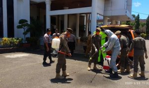 Cegah Penyebaran Virus CORONA,  Satgas PPC Semprotkan Desinfektan ke sejumlah tempat umum di Bone
