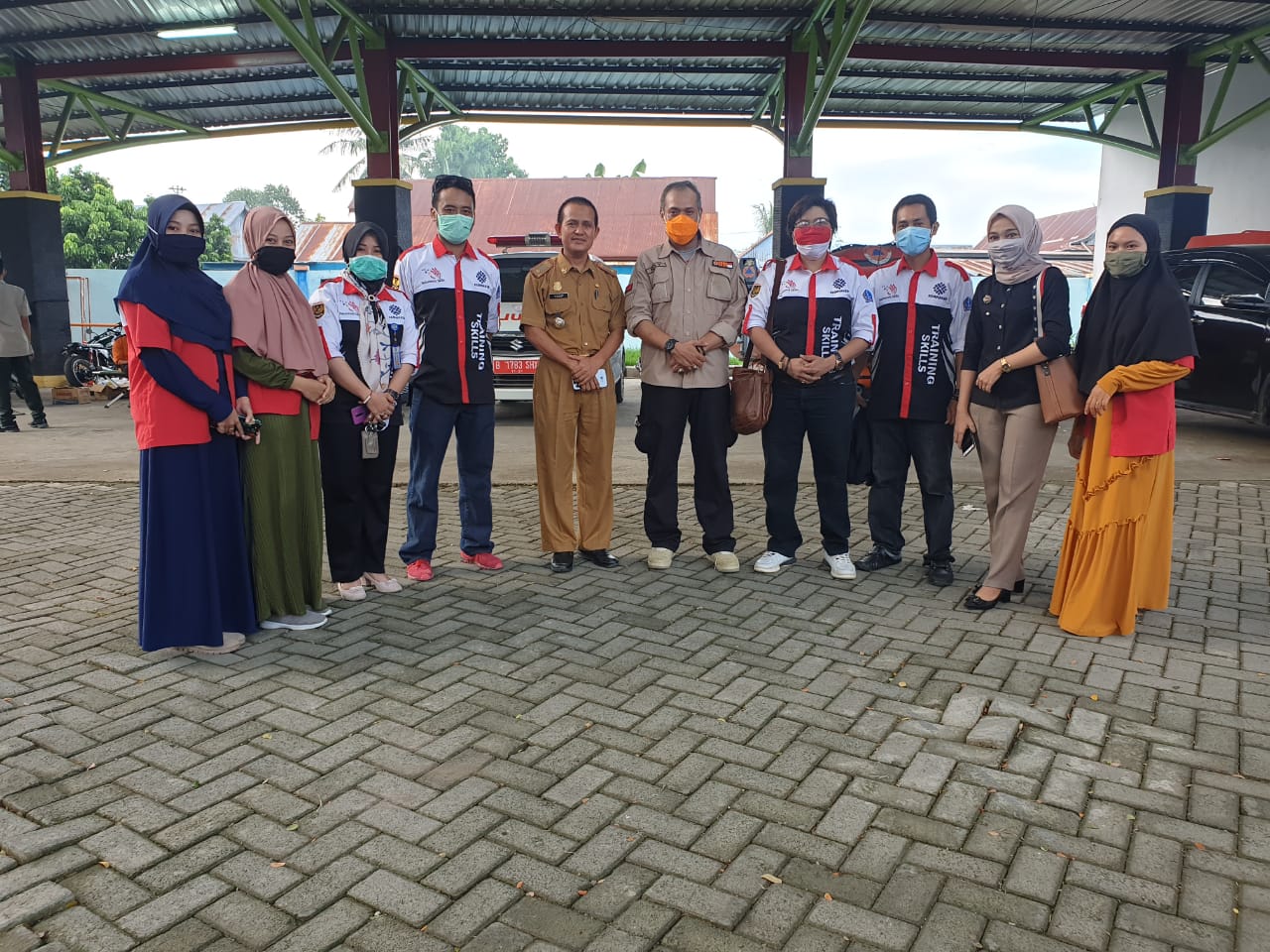 UPT BLK Bone Serahkan Bantuan 1000 Masker Buatan Alumni BLK Bone
