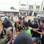 Lakukan Sosialisasi Bahaya COVID-17, PASKAS Bone Bagikan Masker dan Handsanitizer