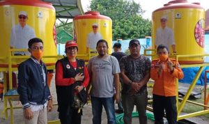 Lawan COVID-19, Anggota DPR RI Andi Rio Idris Padjalangi salurkan bantuan penampungan Air untuk Cuci Tangan