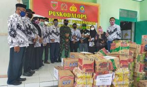 Peringati Hardiknas, Disdikbud Jeneponto Sumbang 1.000 Liter Beras dan Uang 100 Juta untuk Tangani Covid