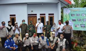 Bersama Danrem 141, Bupati Sinjai Serahkan 4 Unit Rumah Layak Huni dari Yayasan Muslim Asia AMCF