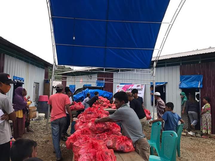 Pasca Banjir, HIPPMAWA Serahkan Donasi ke Masyarakat Huntara