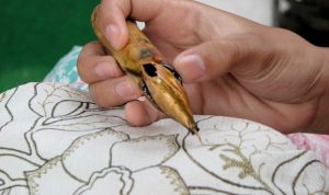 CLAIM Batik adalah Kerajinan Tradisional CINA, Netizen: Satu-satunya yang asli dari Cina adalah CORONA