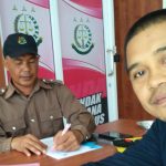 Ketua LSM Lakonras HAM Mukhawas Rasid 39 Tahun saat di temui di warkop 23 jalan MH Thamrin Kelurahan Watampone Kecamatan Tanete Riattang Kabupaten Bone