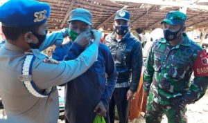 FB_IMG_1600396433847 Personil Gabungan Pemerintah Kecamatan Amali di Back Up TNI-Polri Disiplinkan Protokol Kesehatan di Pasar