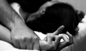 Tersulut Nafsu, Ayah bejat ini setubuhi anak kandungnya sendiri saat tidur Tersulut Nafsu, Ayah bejat ini setubuhi anak kandungnya sendiri saat tidur