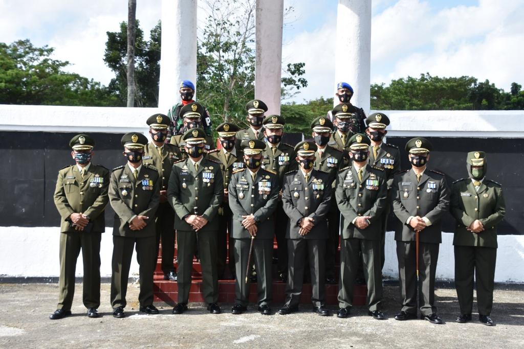 Dalam Rangka HUT TNI Ke - 75, Jajaran Korem 141/Tp Ziarah di Taman Makam Pahlawan Watampone