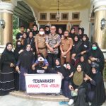 Anggota DPR RI A. Rio Idris Padjalangi dan sejumlah Pejabat Pemda Bone Hadiri Penyaluran Beras di pondok Paskas