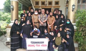 Anggota DPR RI A. Rio Idris Padjalangi dan sejumlah Pejabat Pemda Bone Hadiri Penyaluran Beras di pondok Paskas