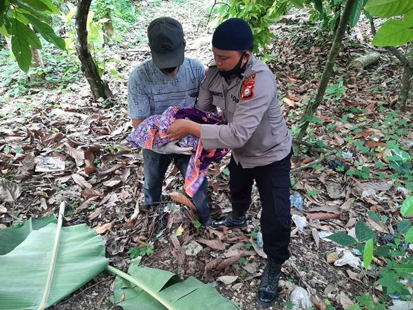 Penemuan Mayat Bayi Dalam kantong Plastik Gegerkan warga Desa Pasippo
