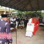 Bupati Pimpim Upacara Pemakaman dan Pelepasan Jenazah Idris Galigo, Mantan Bupati Bone Periode 2003-2010