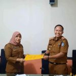 Rapat Evaluasi Kinerja Akhir Tahun, Bappeda Bone Berikan Reward Kepada 3 Pegawainya yang berkinerja baik