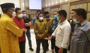 Kunjungan Kerja, Gubernur Sulsel Silaturahmi dengan Warga Kabupaten Bone