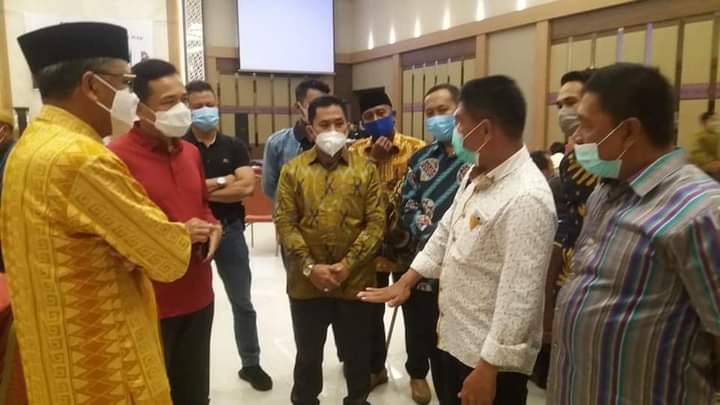 Kunjungan Kerja, Gubernur Sulsel Silaturahmi dengan Warga Kabupaten Bone