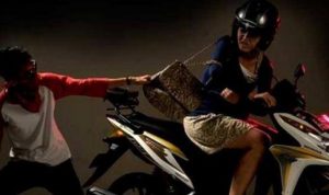 DIBEGAL, Seorang Wanita di Kendari Dilarikan ke Rumah Sakit Karena Luka Tusukan