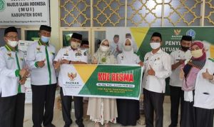 Serahkan Zakat Harta dan Infaq, Bupati Bone Himbau Pimpinan OPD, Camat dan Lurah untuk tunaikan zakat ke Baznas