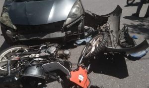 HONDA JAZZ Seruduk Sepeda Motor di Perempatan Puskesmas Lasusua Kolaka Utara