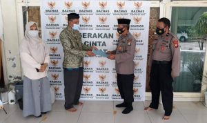Jelang Hari Raya Idul Fitri, Kabag SDM Polres Bone Serahkan Zakat Personel dan Polsek Jajaran Polres Bone ke Baznas