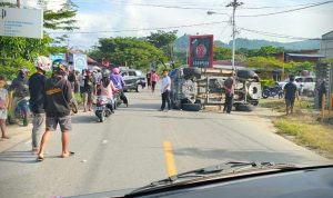 Melaju Dengan Kecepatan Tinggi, Mobil Avanza Seruduk Fortune Hingga Terbalik di Lasusua