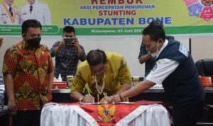 Rembuk Stunting, Bupati Bone Lakukan Penandatanganan Komitmen Percepatan Penurunan Stunting 2021