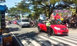 Urai Kemacetan, Satlantas Polres Bone Laksanakan Pengaturan Lalin Wisuda STIH Lapatau