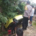 Diduga mengantuk saat mengemudi, Mobil yang Dikendarai LILIS KARLINA Terbalik Jembatan
