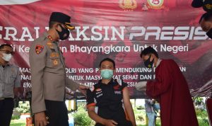 Kapolres Bone Tinjau Serbuan Vaksinasi di Gerai Vaksin Terminal Palakka