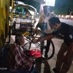 Malam Takbiran, Sat Intekam Polres Bone "Sisir" Tunawisma di Watampone