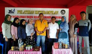 f0dbf321-1a96-421e-b59f-f9c378034626 Dosen LP2M UNM Berikan Pelatihan pengolahan tanaman toga di Desa Damai Sidrap