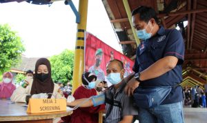 Meriahkan HUT Kemerdekaan RI Ke - 76, 50 Penyandang Disabilitas Terima Vaksinasi Dosis Pertama di Gerai Vaksinasi Presisi Polres Bone