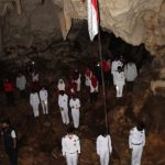 Meriahkan HUT RI ke-76, Sejumlah Komunitas Pemuda Kibarkan Bendera di 2 Titik Wisata Sejarah di Bone