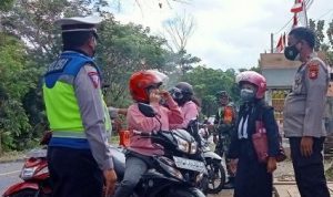 Tidak dapat menunjukkan kartu Vaksin, Sejumlah pengendara terjaring di Pos Perbatasan Tana Toraja - Toraja Utara