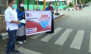 WhatsApp Image 2021-10-15 at 23.24.46 Peringati hari Dharma Karya Dhika, Kemenkumham Sulsel Bersama LBH Butta Toa Bagikan Masker