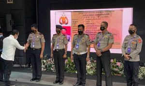 HUT PPWI Ke 14, Kapolsek Tellu Limpoe Terima Penghargaan Sebagai Polisi Baik