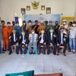 Dosen Program Studi TPI Politeknik KP Bone Perkenalkan Jaring gillnet dan Lampu Celup Kepada Nelayan di Desa Panyiwi