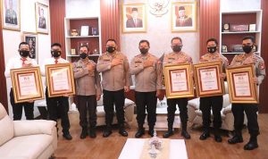 Sejumlah Polisi Sahabat Anak Personil Polda Sulsel dianugerahi piagam penghargaan Kak Seto Award 2021