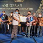 Pemerintah Kabupaten Bone berhasil meraih peringkat 3 kategori "Menuju Informatif" dari Komisi Informasi