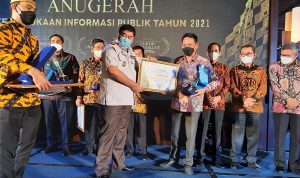 WhatsApp Image 2021-12-15 at 22.09.25 Pemerintah Kabupaten Bone berhasil meraih peringkat 3 kategori "Menuju Informatif" dari Komisi Informasi